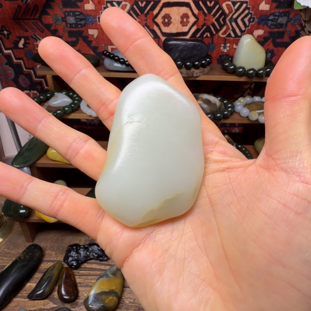 和田玉未镶嵌把件