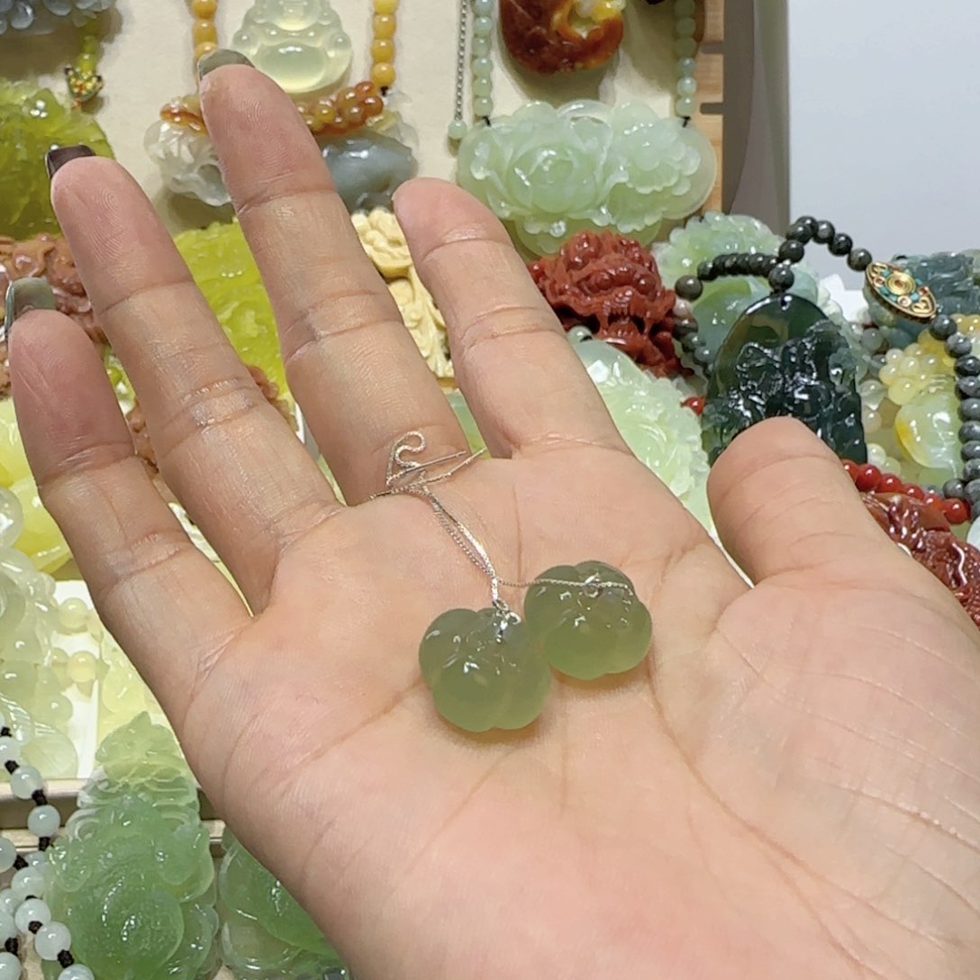 未镶嵌蛇纹石玉吊坠三*