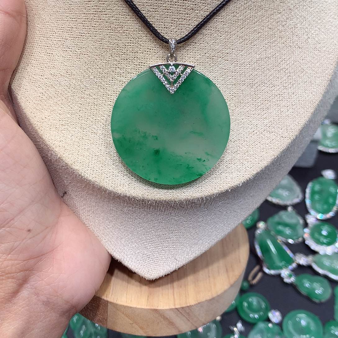颈饰银S925镶嵌石英质玉（非洲翠）