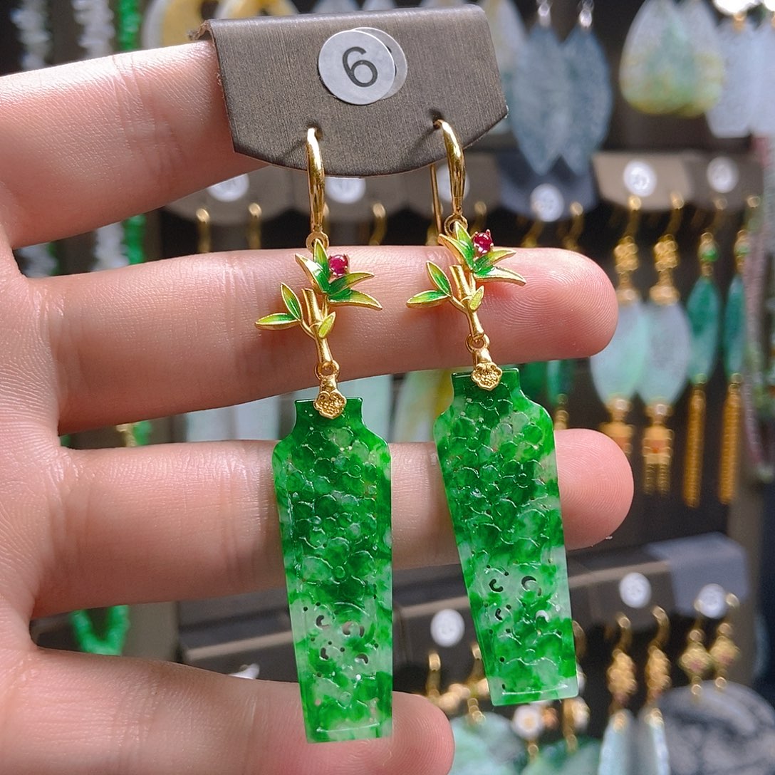 小***桃翡翠未镶嵌耳饰翡翠