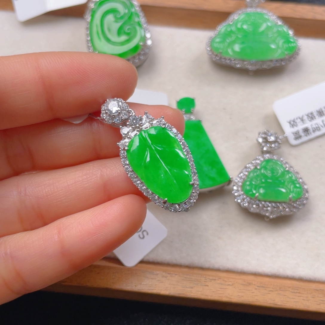 翡翠颈饰银S925镶嵌翡翠