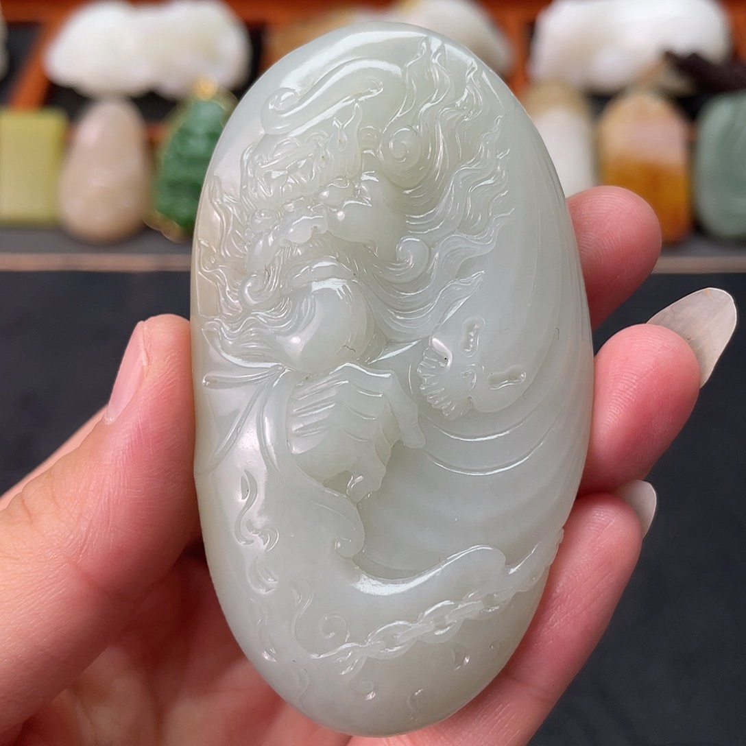 和田玉未镶嵌把件