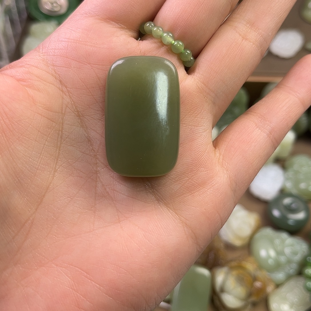 和田玉未镶嵌颈饰加****?