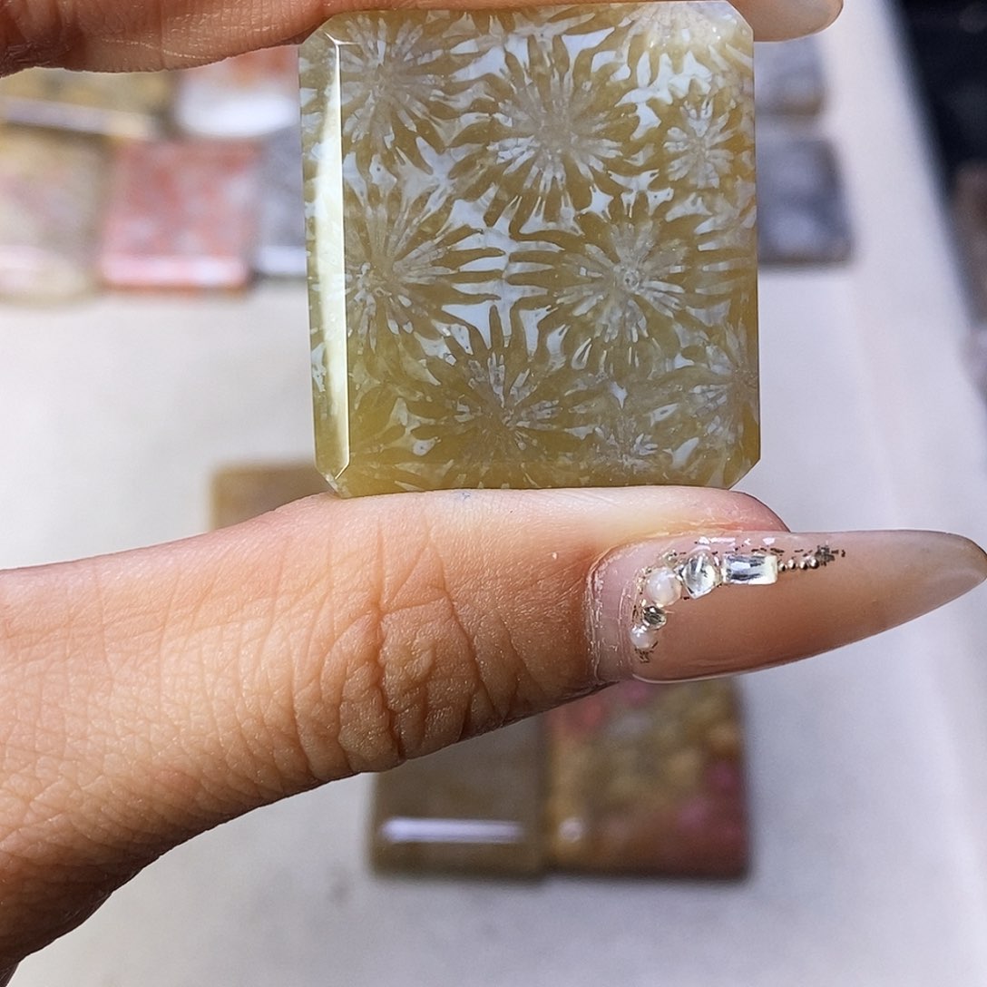 查罗石合金颈饰江*