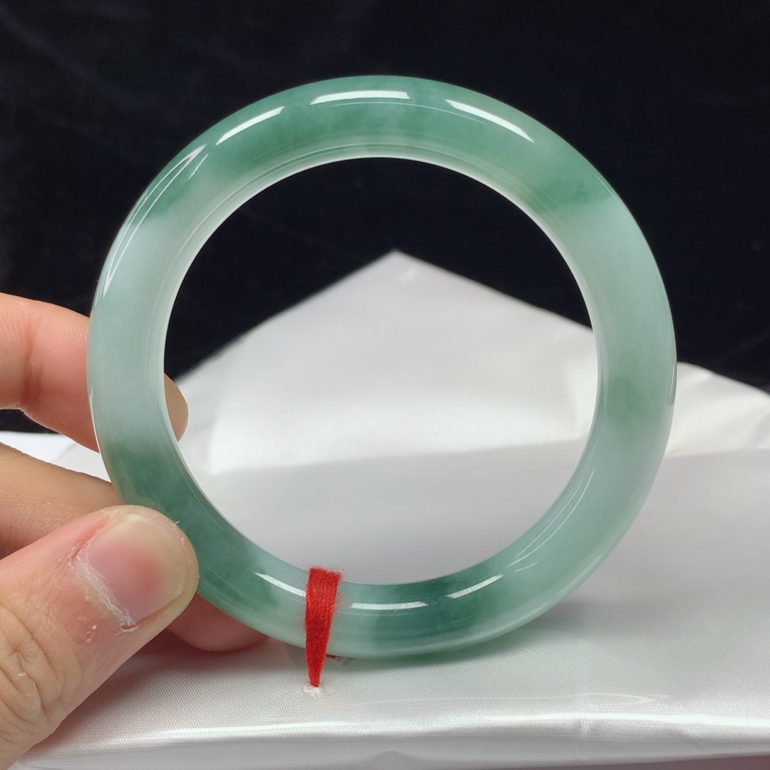 翡翠手镯（圆镯）未镶嵌56.1