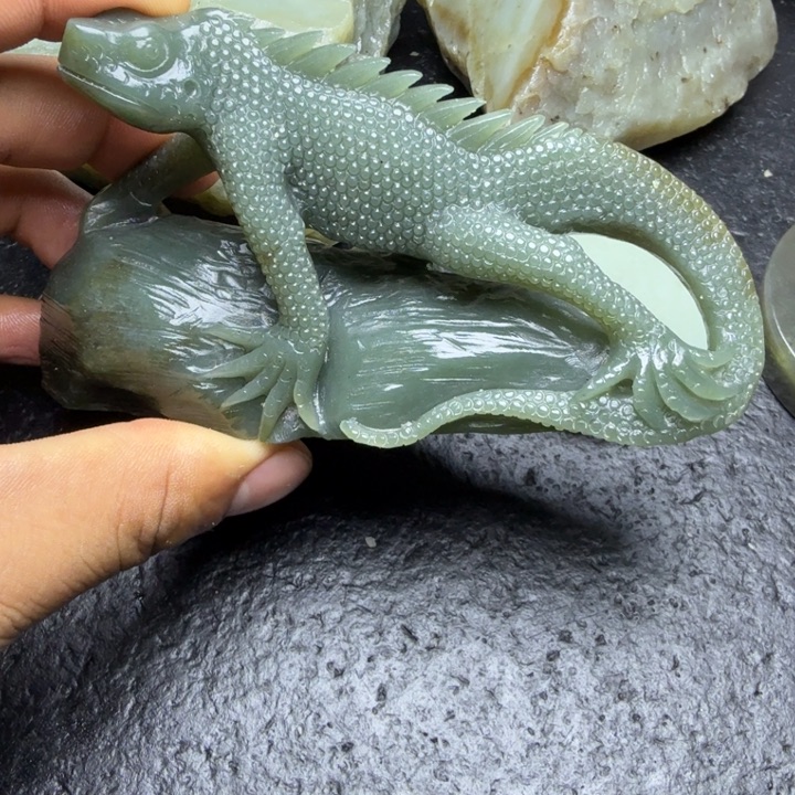 东***朋和田玉（糖玉）未镶嵌珠宝奇石