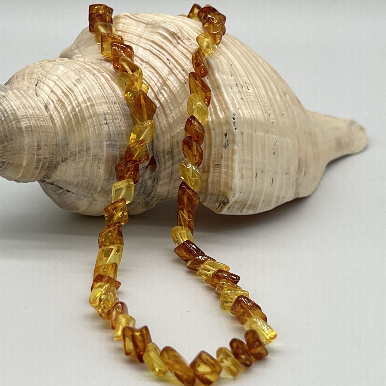 Bak Gvzal Jawayirat乔美首饰项链