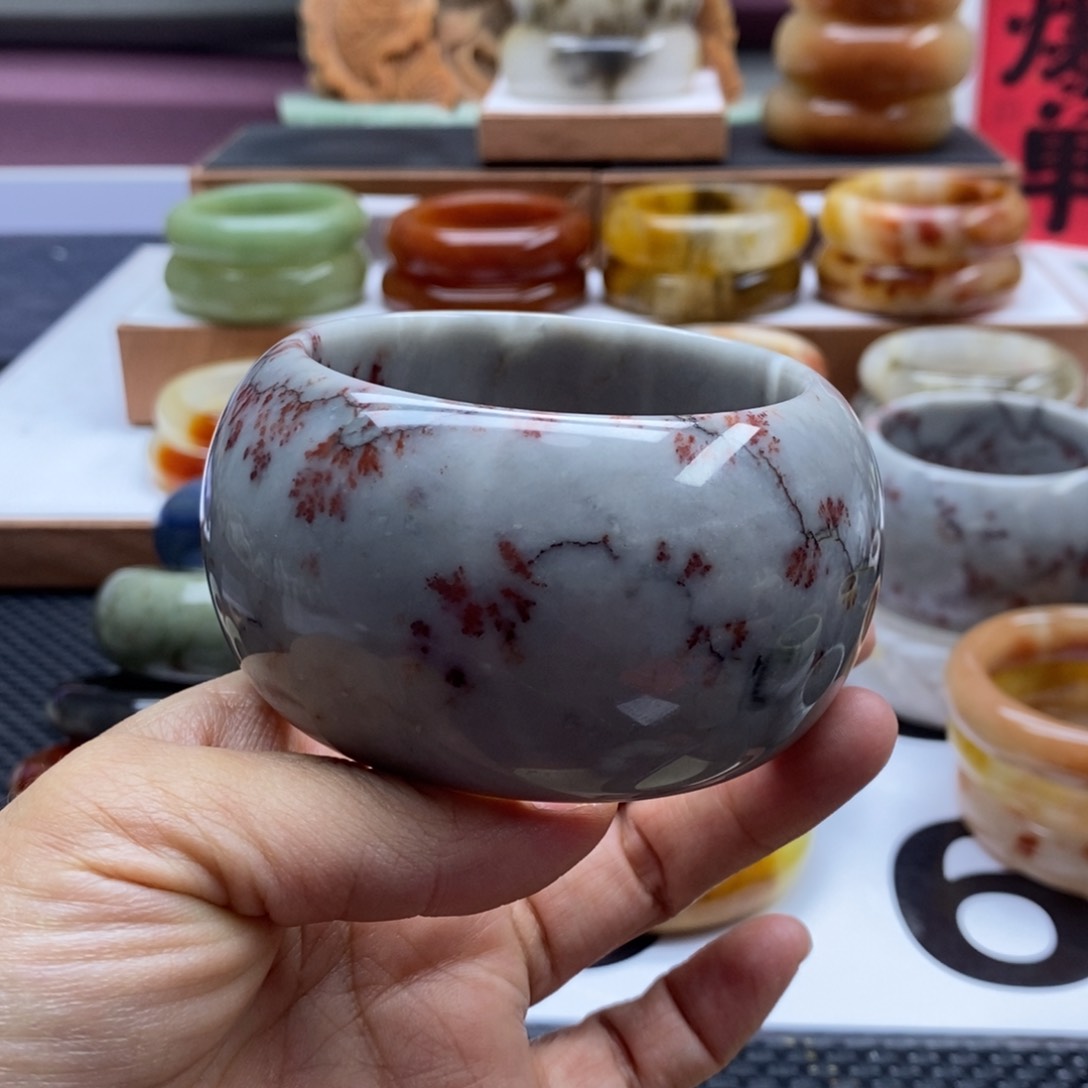 石英质玉手镯未镶嵌紫*薇