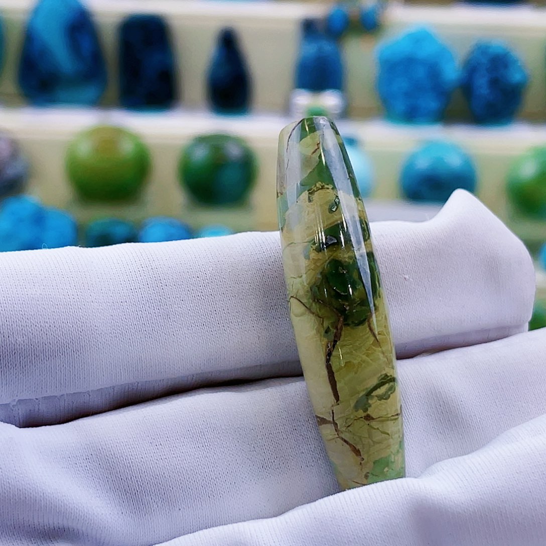 绿松石颈饰未镶嵌