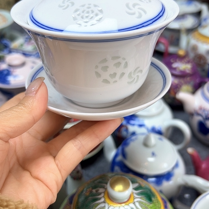 景德镇的瓷器也在这里，