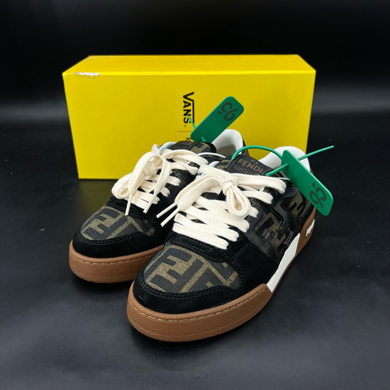 99新 FENDI/芬迪 码数 36 fendi鞋 match 黑棕 原盒
