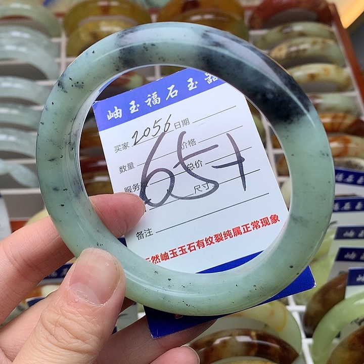 蛇纹石玉手镯未镶嵌