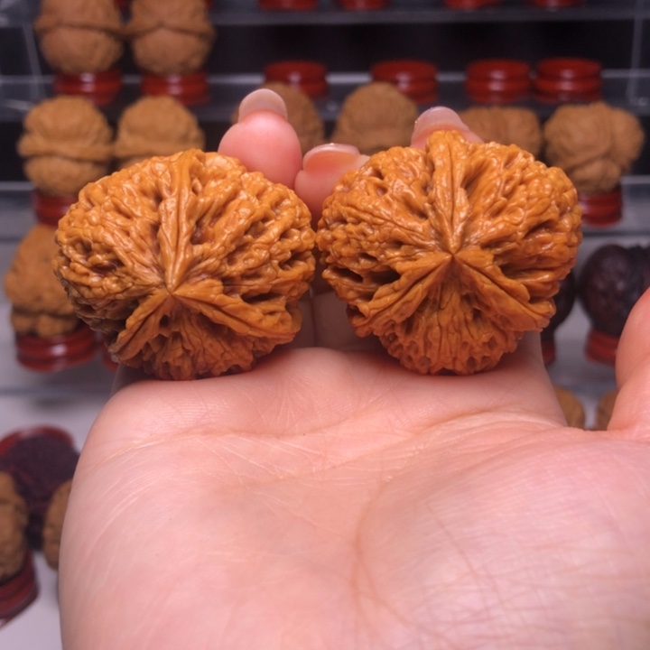 文玩核桃吊坠源****3盘龙玉凤三楞