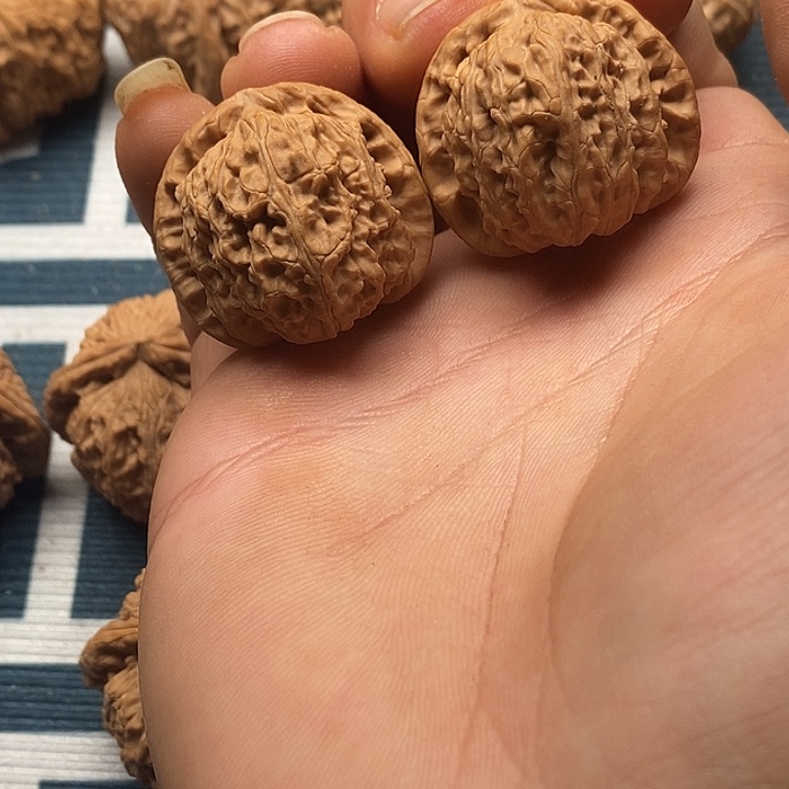 文玩核桃吊坠32白狮子