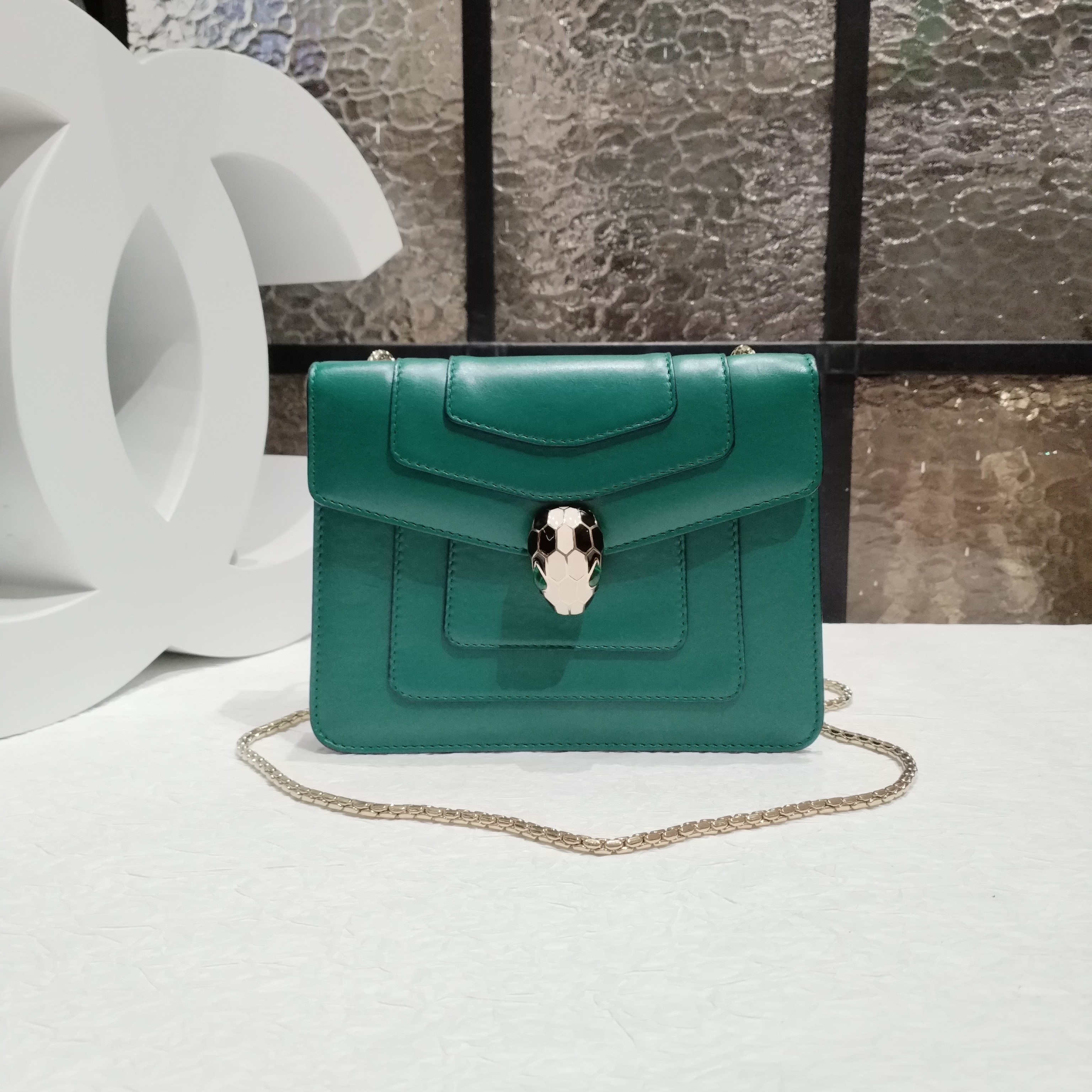 95新 BVLGARI/宝格丽 宝格丽绿色蛇头单肩包 25030121-01