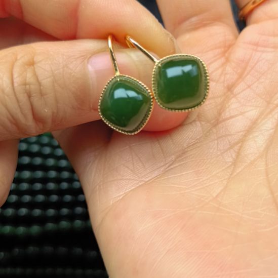 和田玉（碧玉）未镶嵌颈饰耳坠