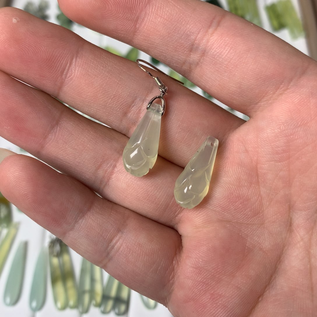 蛇纹石玉耳环未镶嵌