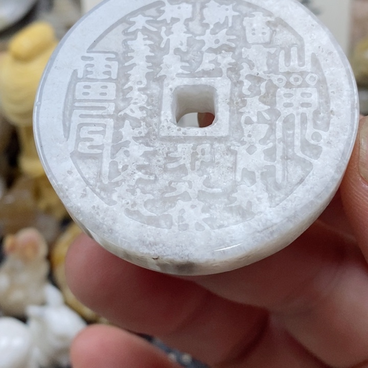 颈饰未镶嵌硅化珊瑚（珊瑚玉）