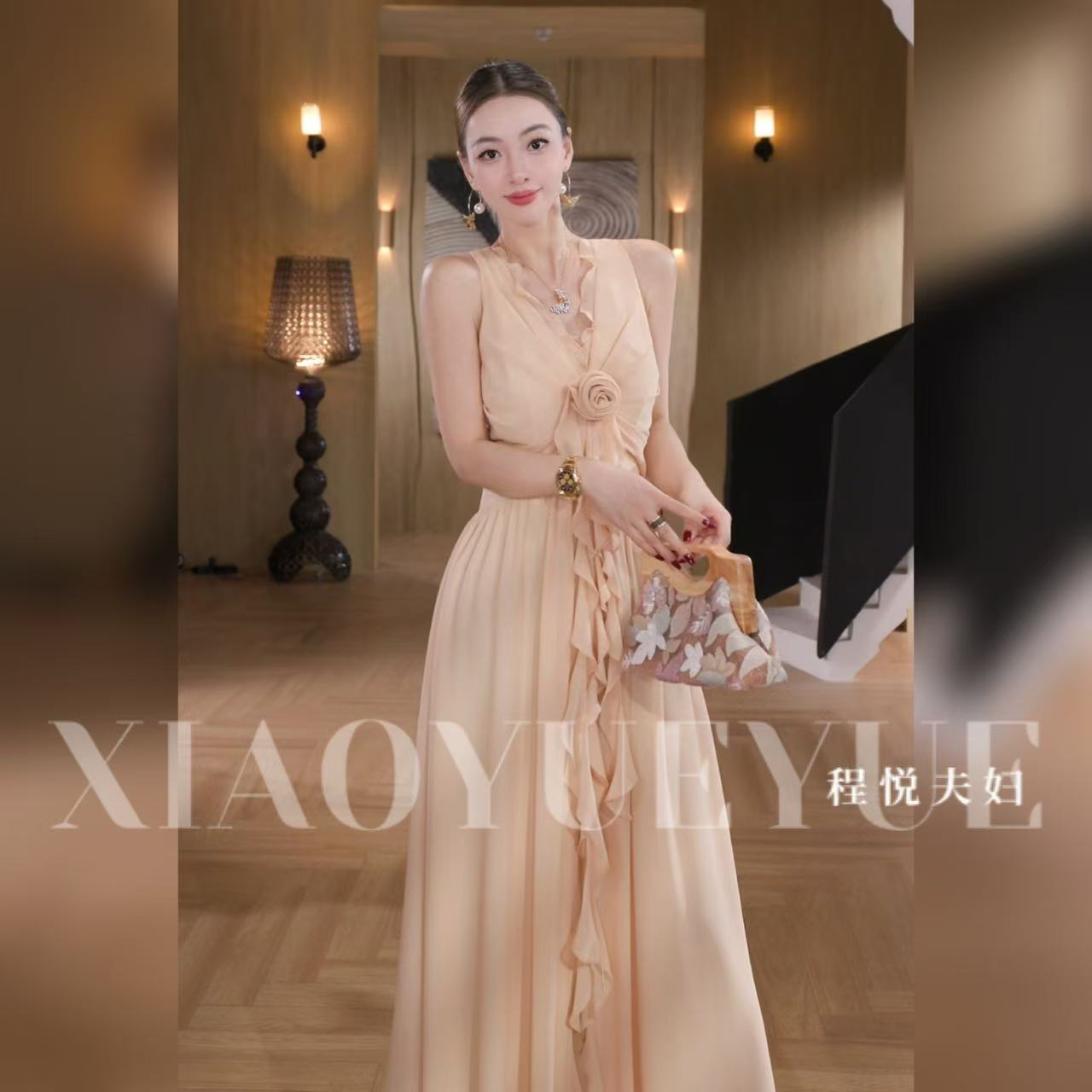 程悦夫妇【盛夏晚风】A-02077时尚轻奢温柔仙气法式设计显瘦连衣裙