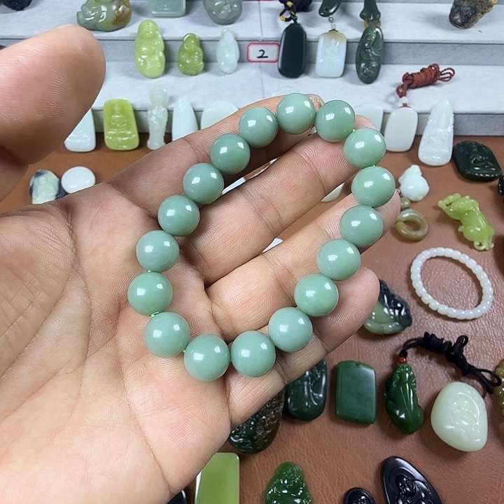 青***禾和田玉未镶嵌颈饰