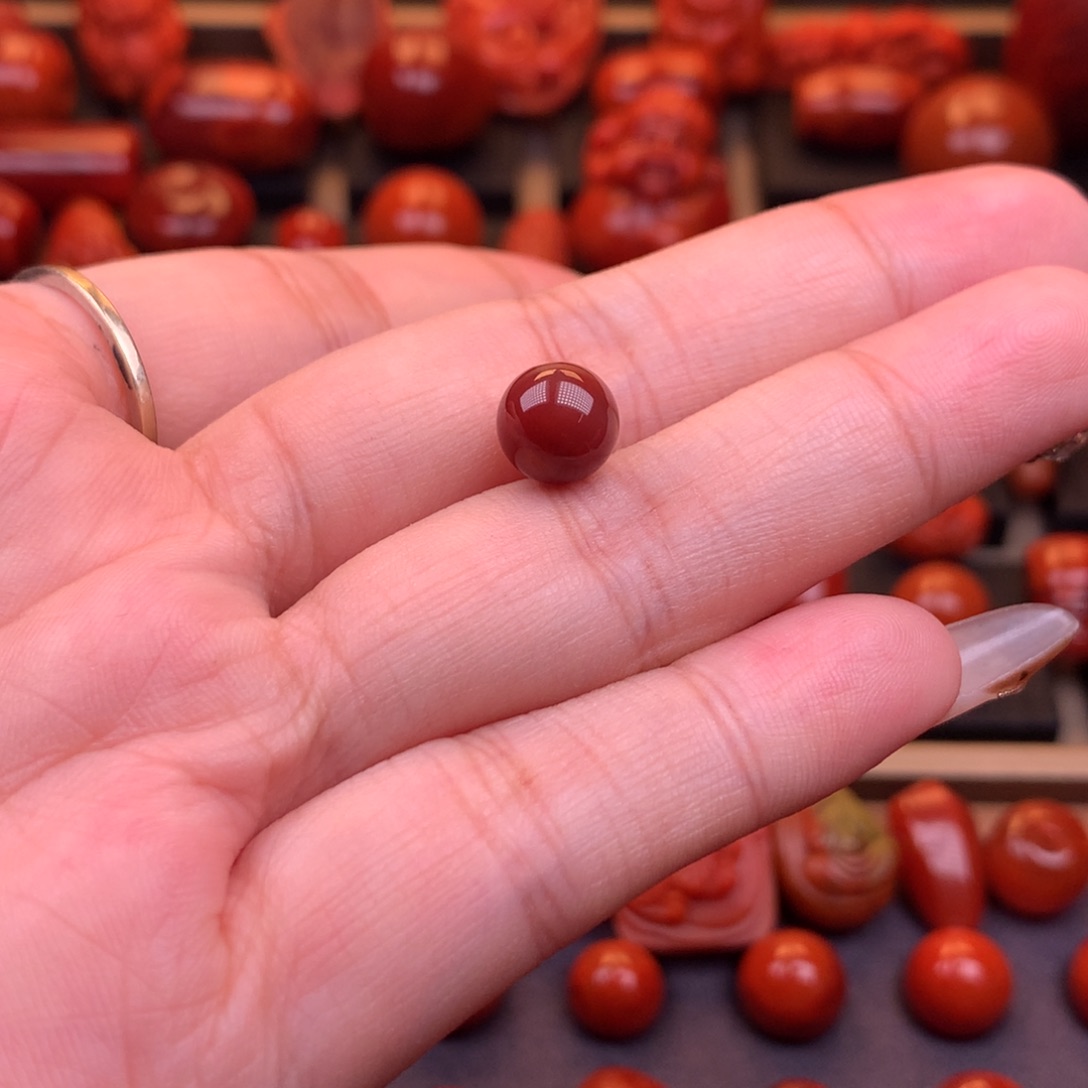 南红玛瑙未镶嵌川料原矿牛血红圆珠8.3mm