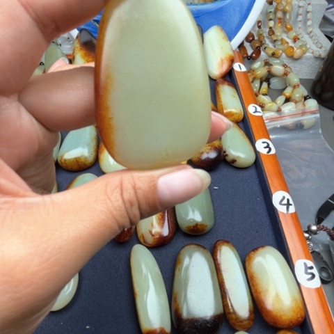 和田玉颈饰未镶嵌学**境