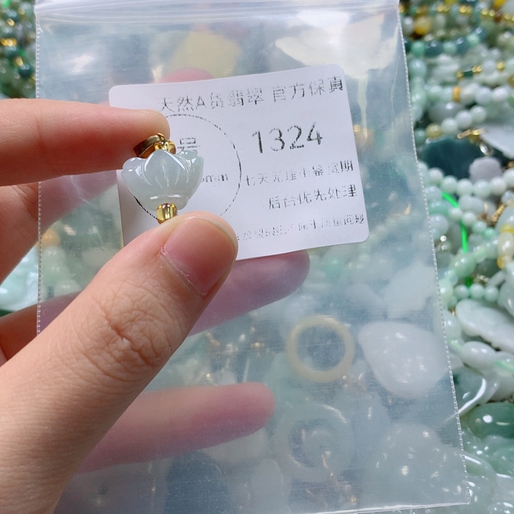 翡翠未镶嵌颈饰 翡翠