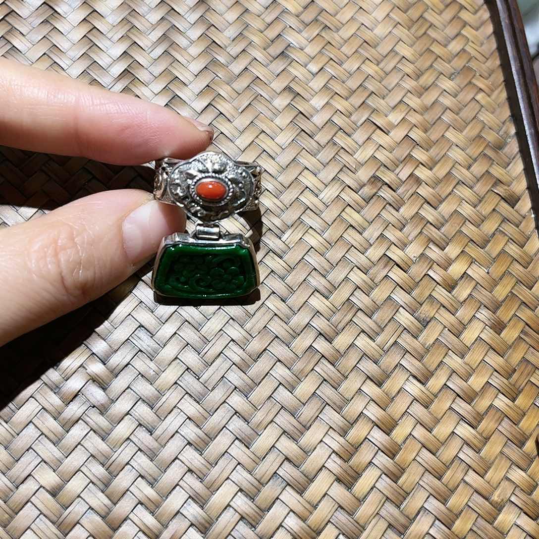 翡翠戒指银S925镶嵌个性十足时尚