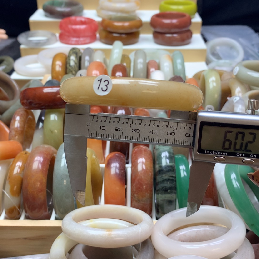 石英质玉手镯未镶嵌