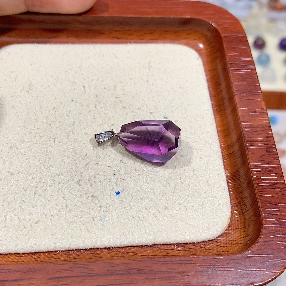 无非金属紫水晶吊坠