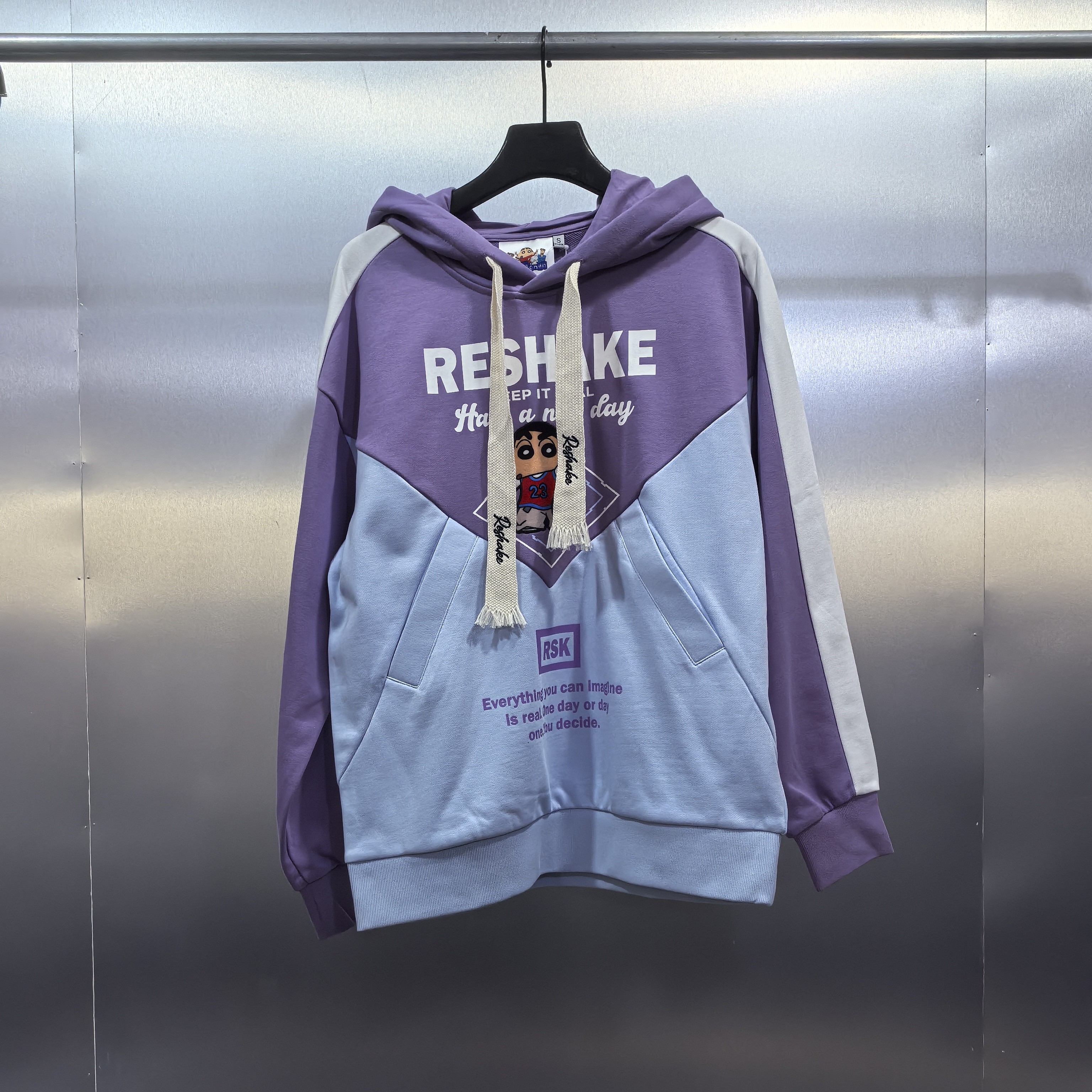 C04-120255-RES春秋款时尚拼接篮球小新印花宽松百搭连帽卫衣