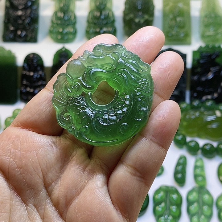 蛇纹石玉颈饰未镶嵌嗑*