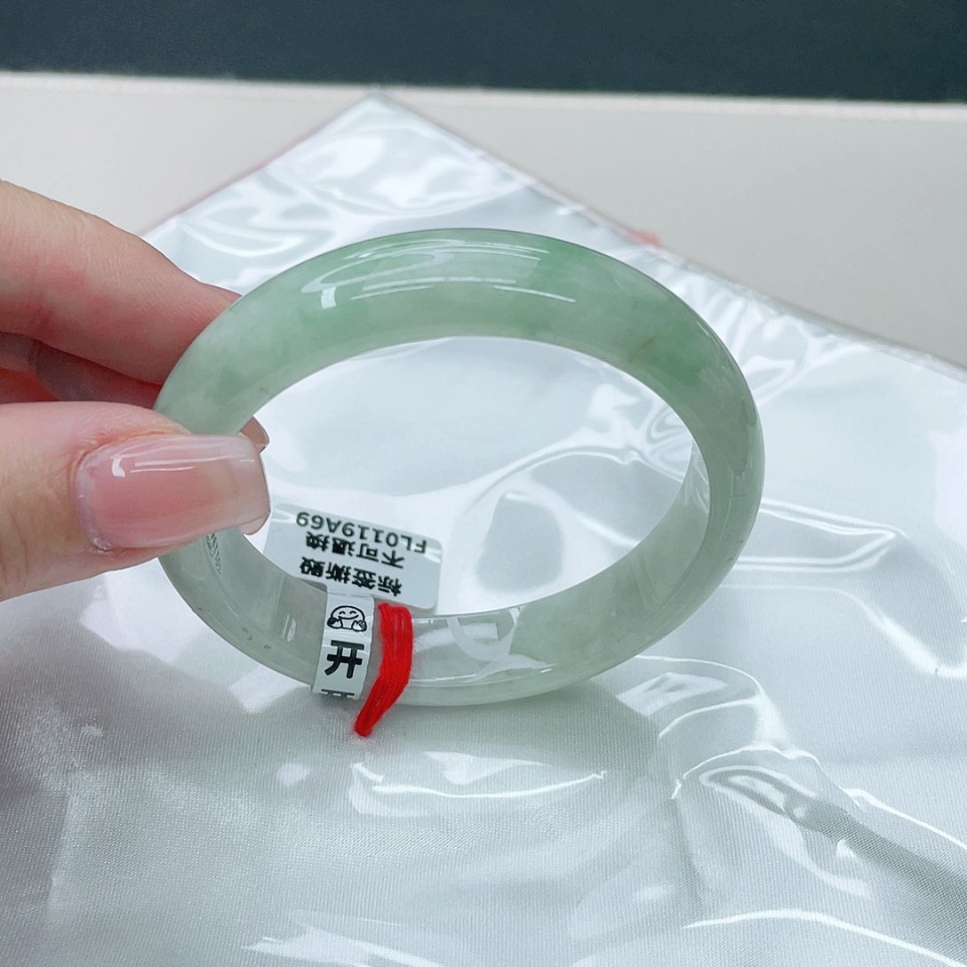 翡翠手镯未镶嵌正56