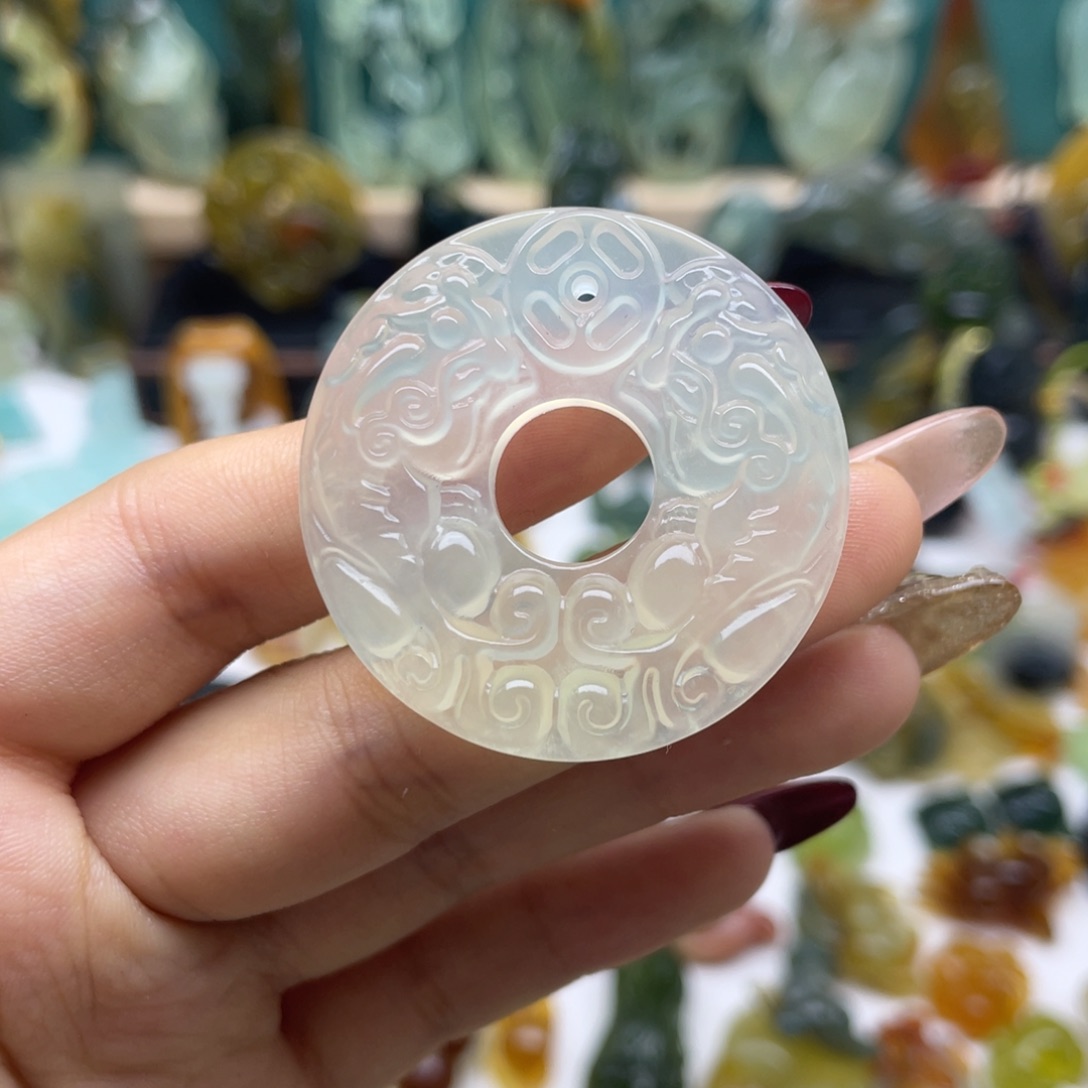 蛇纹石玉颈饰未镶嵌