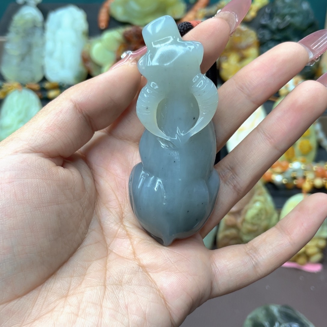 蛇纹石玉颈饰未镶嵌