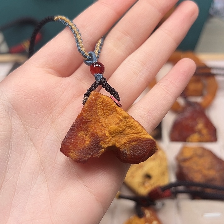 琥珀珠宝奇石未镶嵌