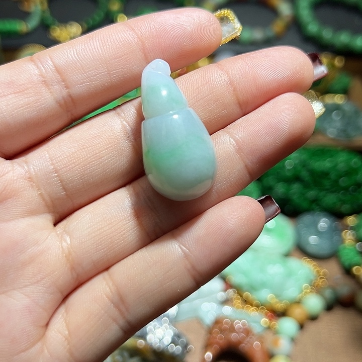 翡翠吊坠(赠链)未镶嵌翡翠吊坠