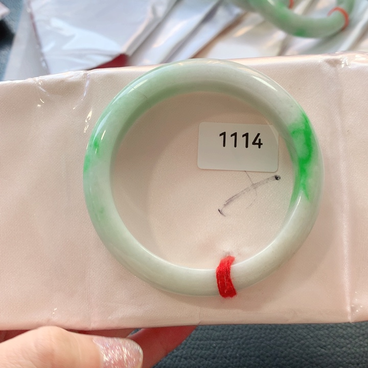 翡翠手镯未镶嵌天然翡翠手镯