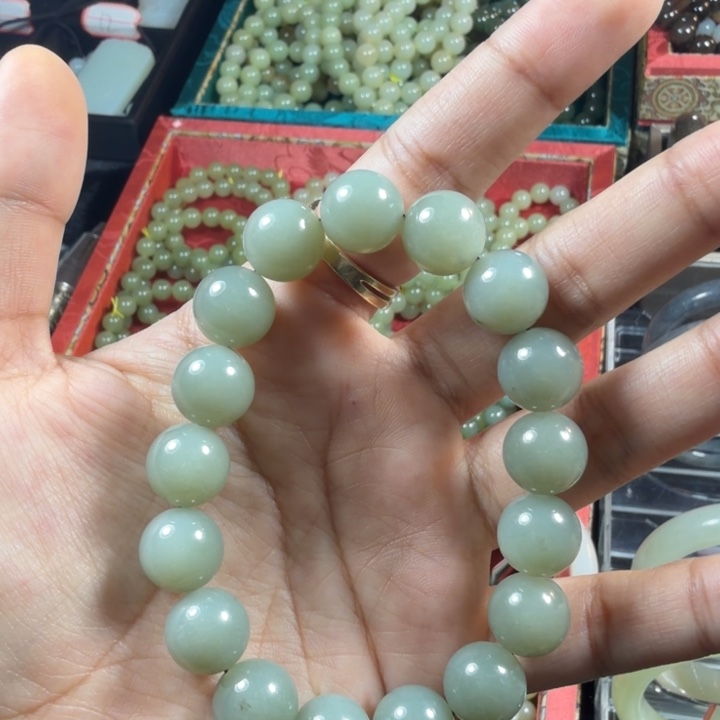 屹***耳和田玉（糖玉）未镶嵌手链