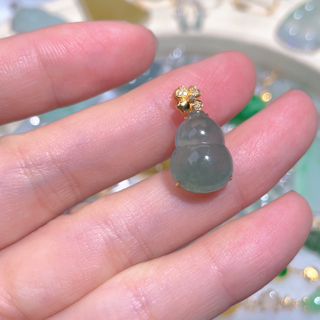 翡翠颈饰18K金镶嵌翡翠