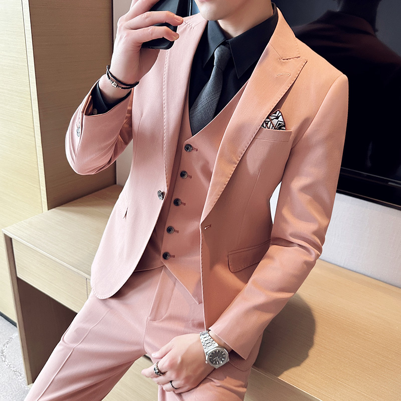 粉红色西服套装男韩版修身三件套新郎结婚礼服痞帅高级感西装外套