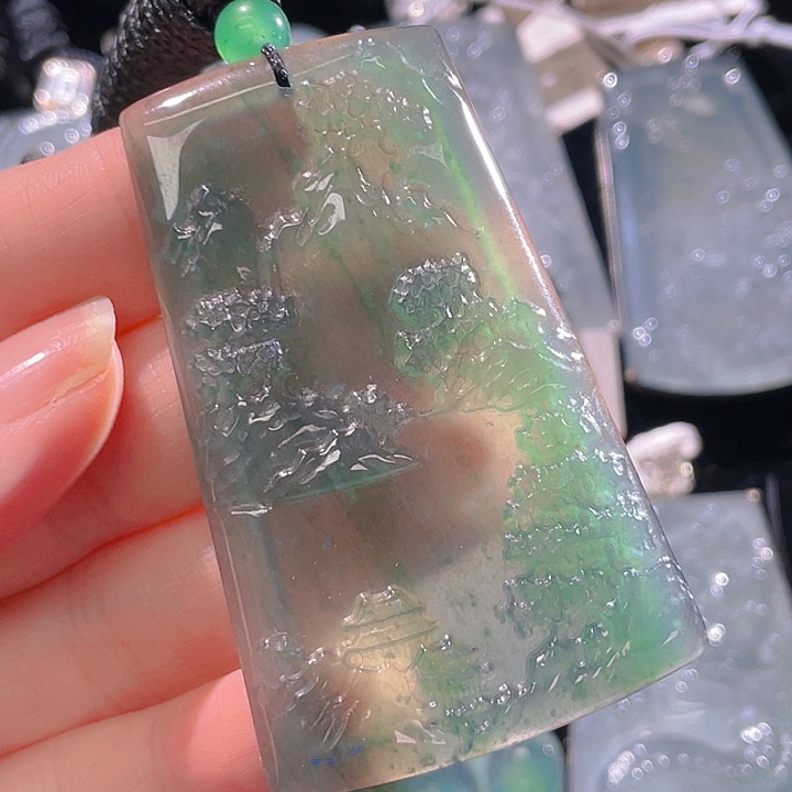 翡翠颈饰未镶嵌1，