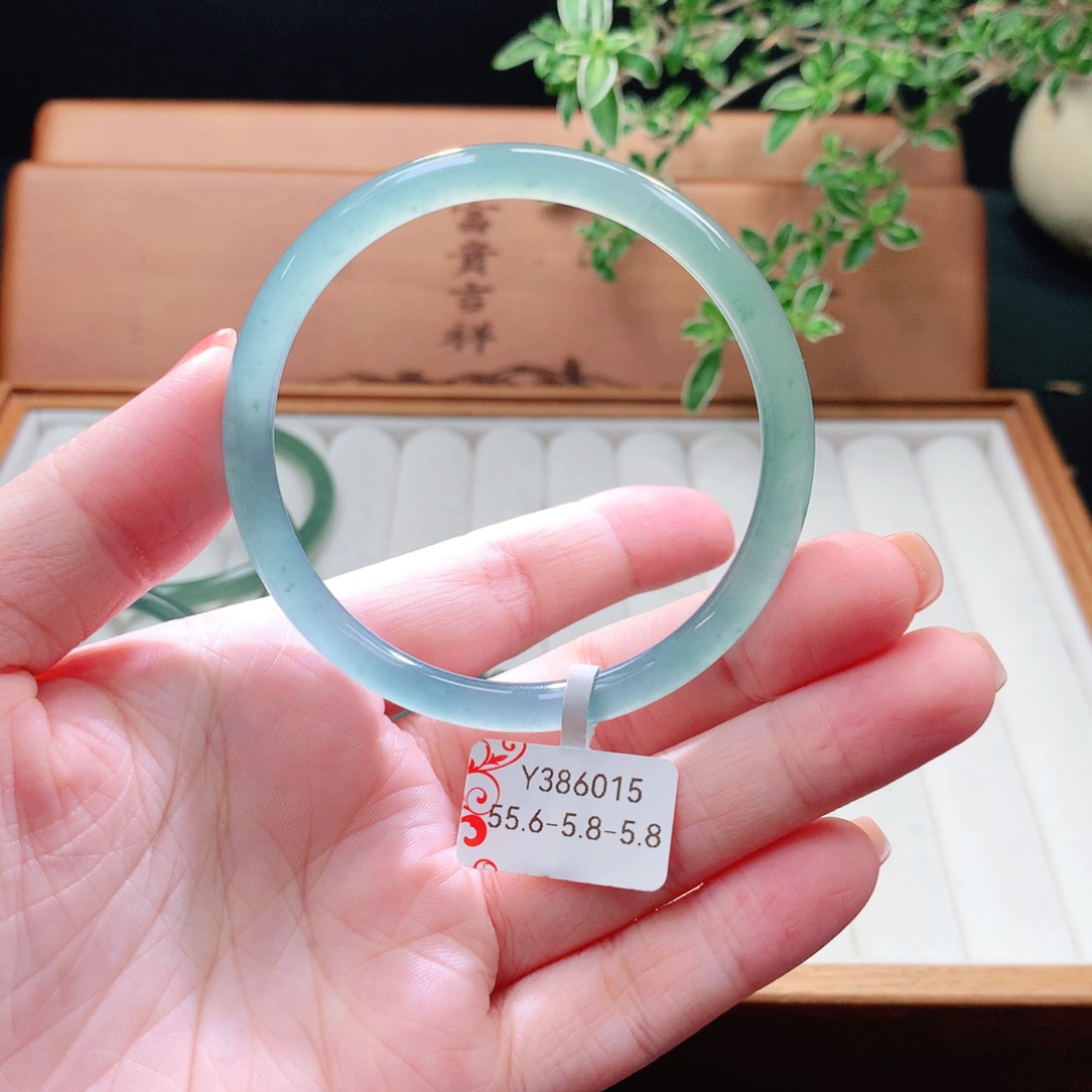 未镶嵌手镯（圆镯）翡翠