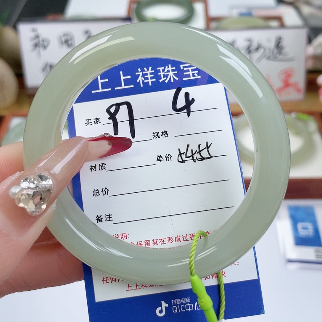 和田玉手镯未镶嵌