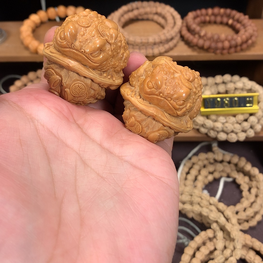 桃核吊坠雕刻金蟾蛤蟆