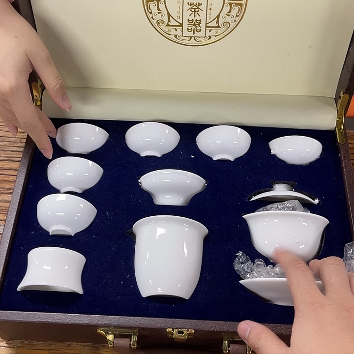 孤品茶具套装等。        
