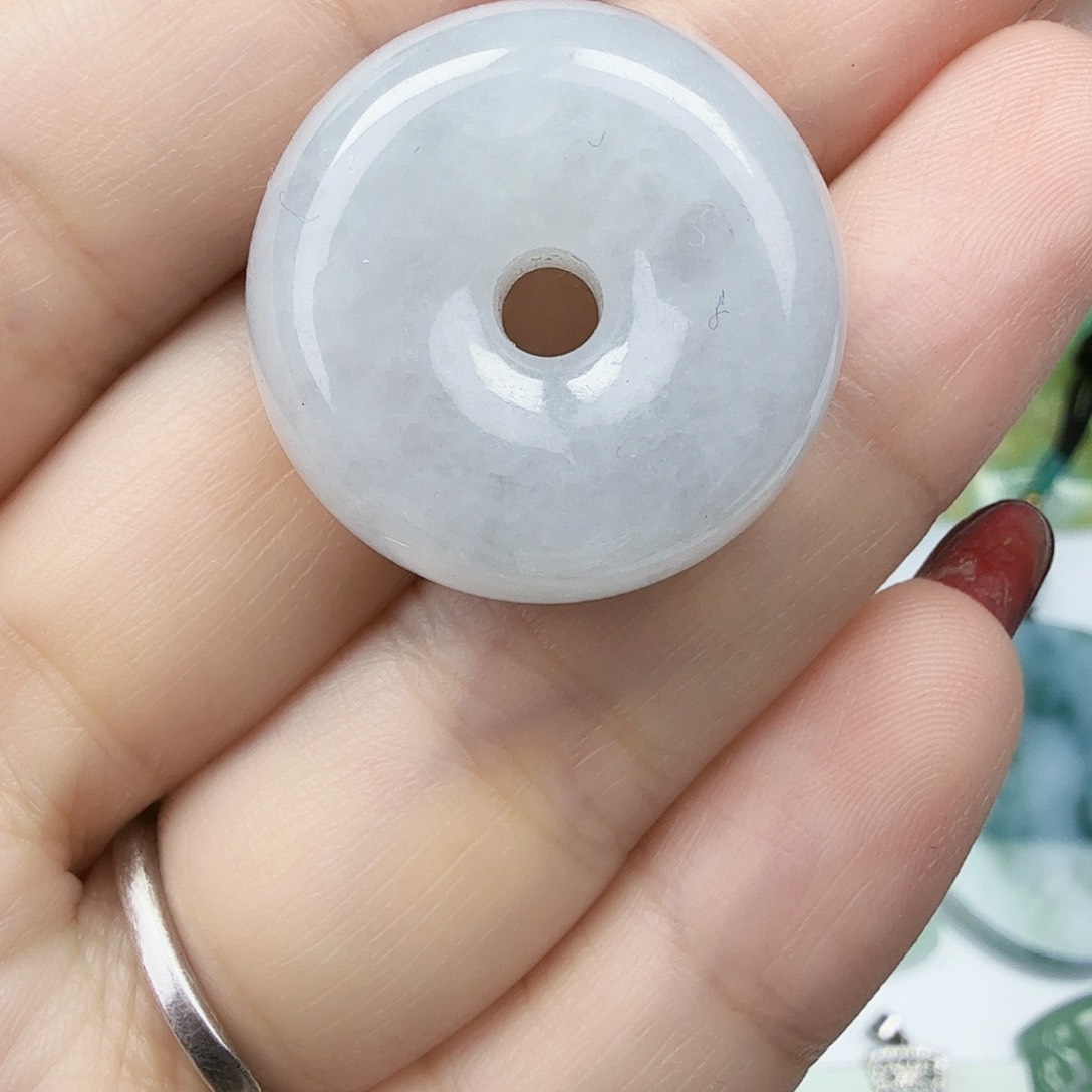 翡翠颈饰未镶嵌路路通