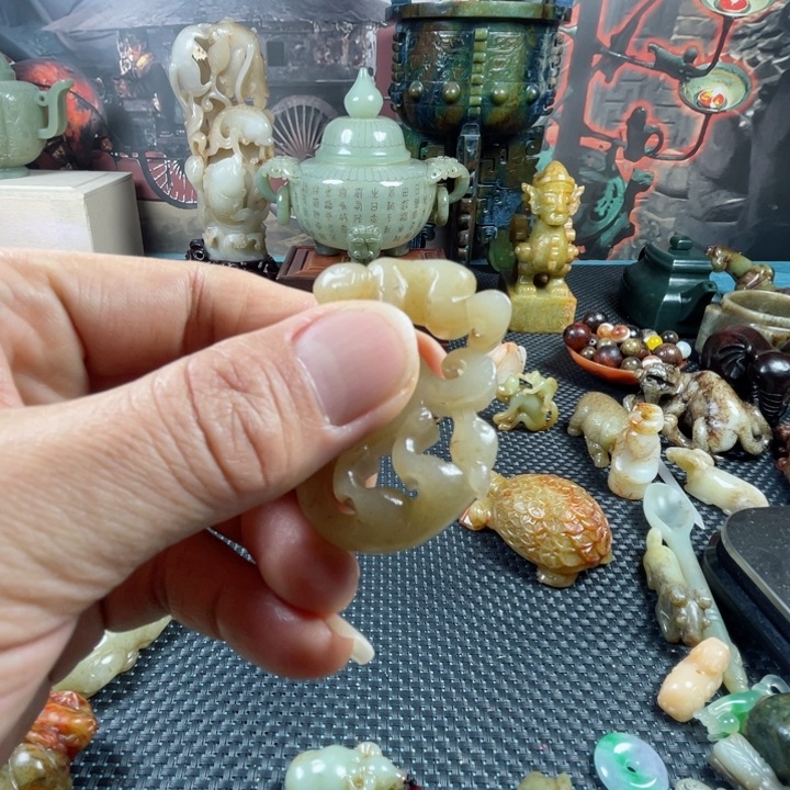 和田玉颈饰未镶嵌隔**雨