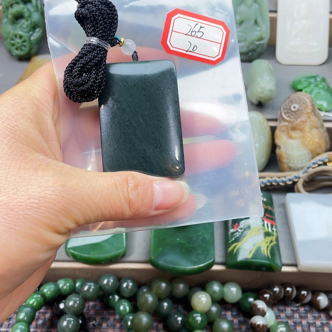 未镶嵌和田玉挂件