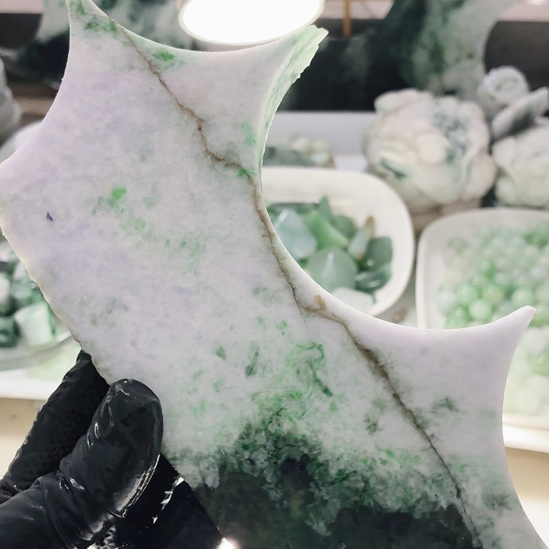 翡翠未镶嵌颈饰边角料